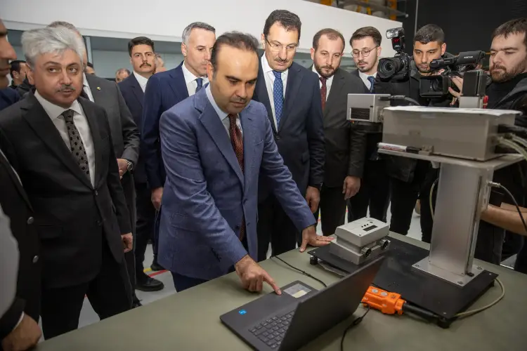 Bakan Kacır Sakarya’da Yerli ve Milli Akıllı Doğal Gaz Sayacını İnceledi
